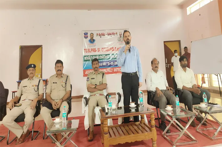 పోలీస్ శాఖ ఆధ్వర్యంలో ఉచిత శిక్షణ అందించడం అభినందనీయం