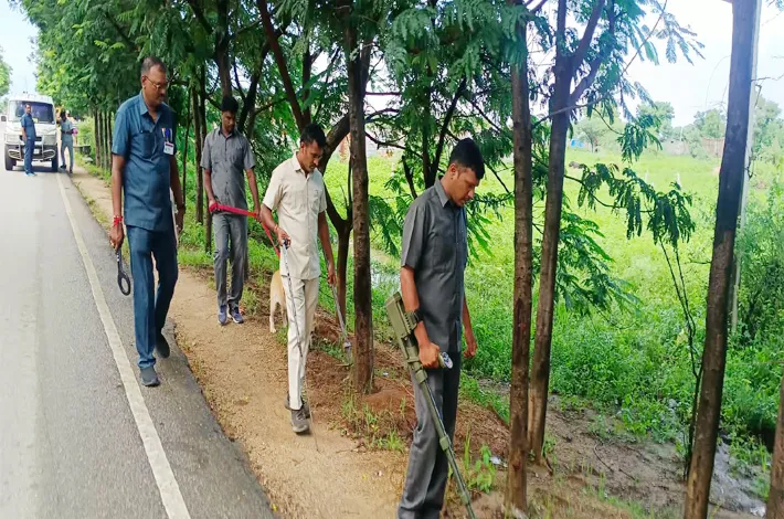 పద్మనగర్‌లో పలుచోట్ల బాంబు స్క్వాడ్ తనిఖీలు