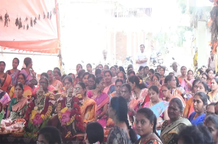 శ్రీ మహాలక్ష్మి దేవి అవతారంలో అమ్మవారు