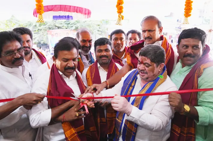 ఎస్ఆర్ఎల్ ఇన్ఫ్రా డెవలపర్స్ ను ప్రారంభించిన మంత్రి పొన్నం