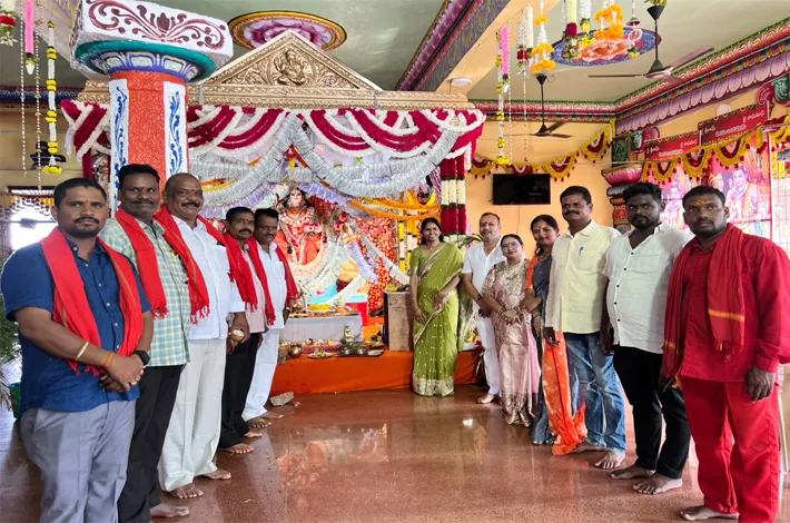 అమ్మవారి ఆశీస్సులు అందరిపైనా ఉండాలి
