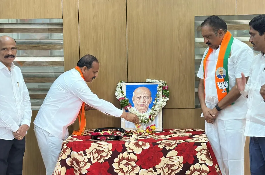 ఉక్కు మనిషికి నివాళి