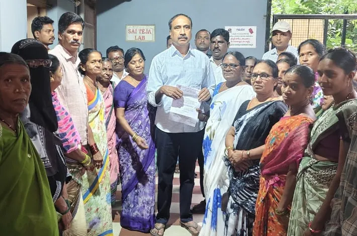 మధ్యాహ్న భోజన పథకం వర్కర్స్ సమస్యలను ప్రభుత్వం దృష్టికి తీసుకెళ్తా
