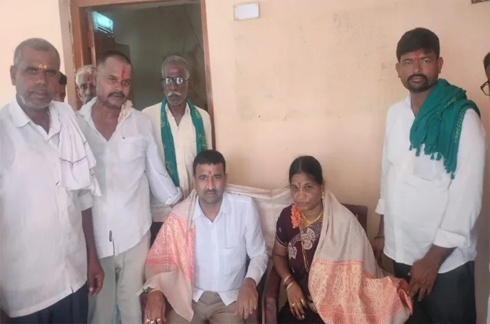 అన్నదానం దాతలకు సన్మానం 