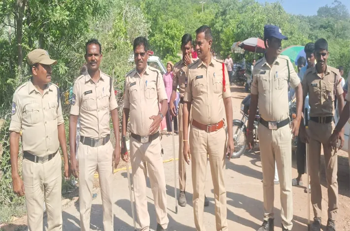 భక్తుల భద్రతే ధ్యేయం.. తిరుమలయ్యగుట్టపై పటిష్ట బందోబస్తు