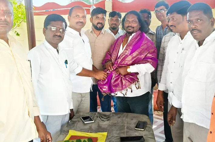 జిల్లా అధ్యక్షుడు మహేంద్ర గైక్వాడ్‌కు ఘన సన్మానం