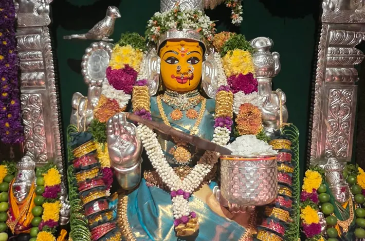 అన్నపూర్ణాదేవి అలంకారంలో దర్శనమిచ్చిన వర్గల్ విద్యా సరస్వతి 