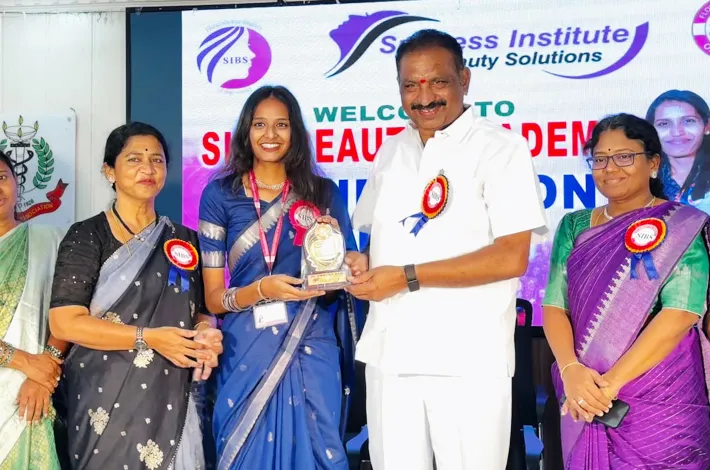 మహిళలు స్వయంకృషితో ఆర్థిక స్వాలంబన సాధించాలి