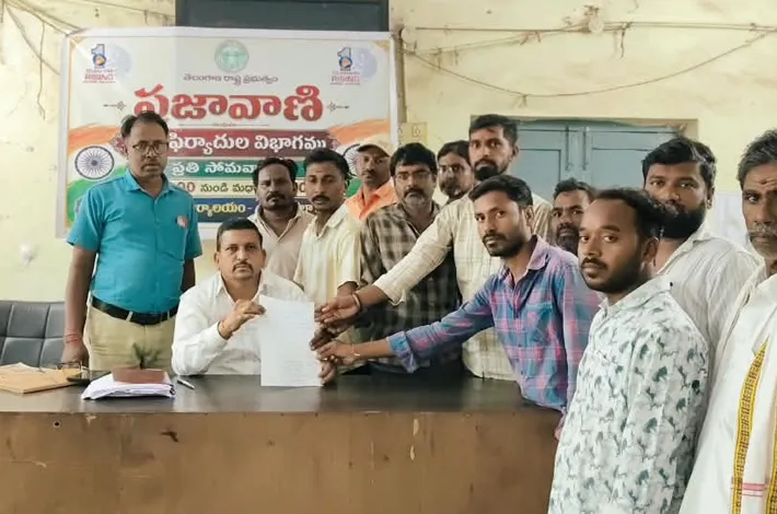 టీచర్ బదిలీతో చదువులకు బ్రేక్?