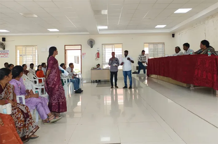 నివేదికలు లేని మండల సభ