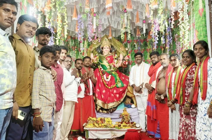 దుర్గామాతకు సూదగాని హరిశంకర్ గౌడ్ ప్రత్యేక పూజలు