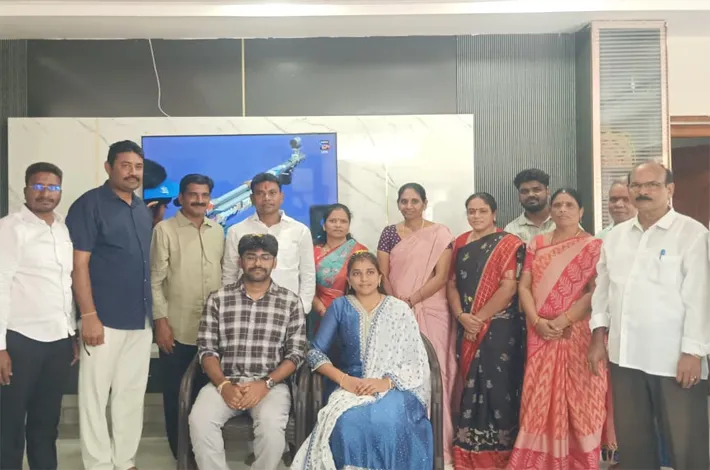 నూతన వధూవరులకు మాజీ ఎమ్మెల్యే రేగా కాంతారావు ఆశీస్సులు..