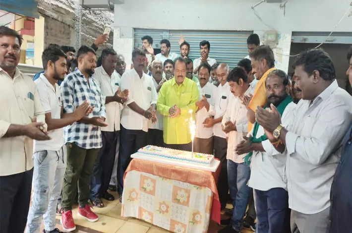 ఘనంగా పొంగులేటి శ్రీనివాస్ రెడ్డి పుట్టినరోజు వేడుకలు