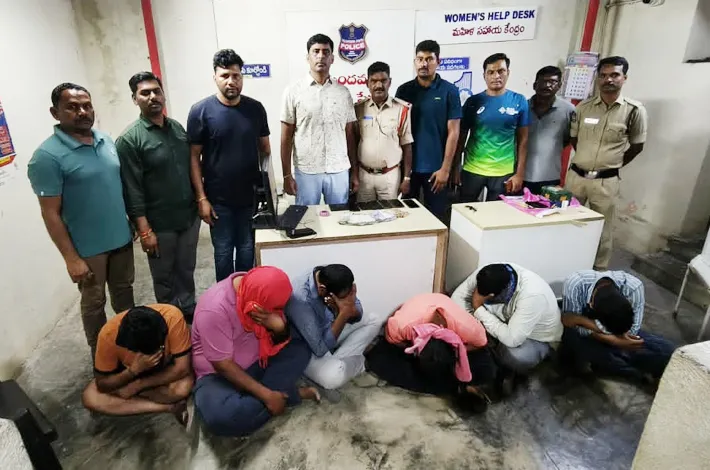 పేకాట స్థావరాలపై టాస్క్‌ఫోర్స్ దాడులు