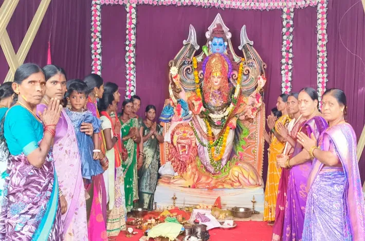 వైభవంగా సాగుతున్న దేవి శరన్నవరాత్రోత్సవాలు 