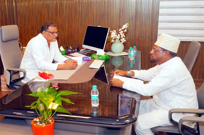అన్యాక్రాంతమైన వక్ఫ్ భూములను స్వాధీనం చేసుకోండి