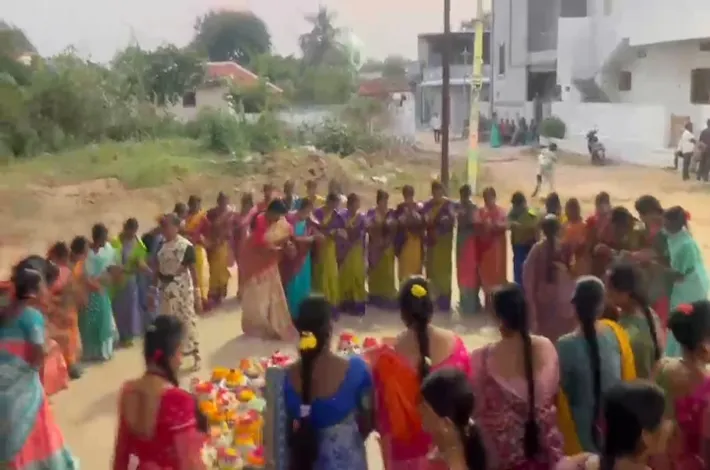 ఇస్లాంపూర్ లో మొదలైన బతుకమ్మ సంబరాలు
