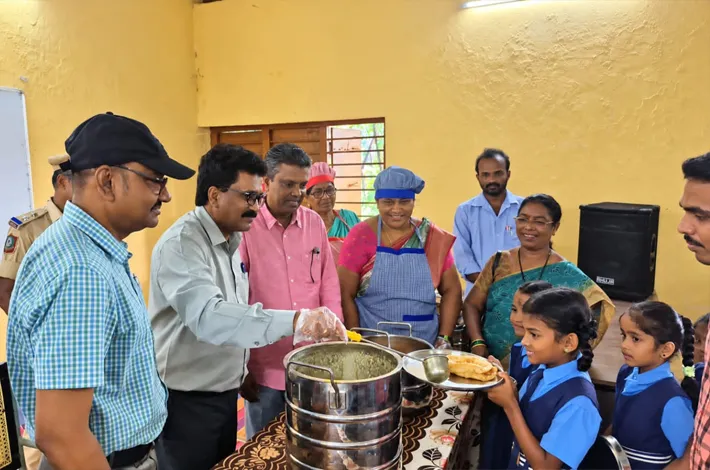 సింగరేణి పాఠశాలలో పౌష్టిక అల్పాహారం