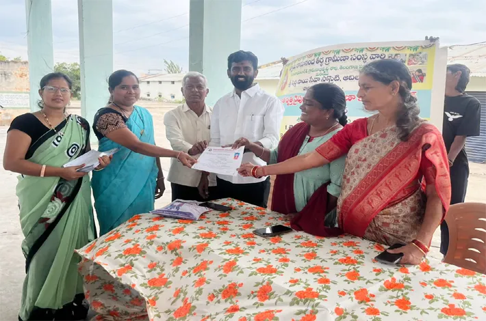 నేర్చుకున్న వృత్తితో ఉపాధి పొందాలి