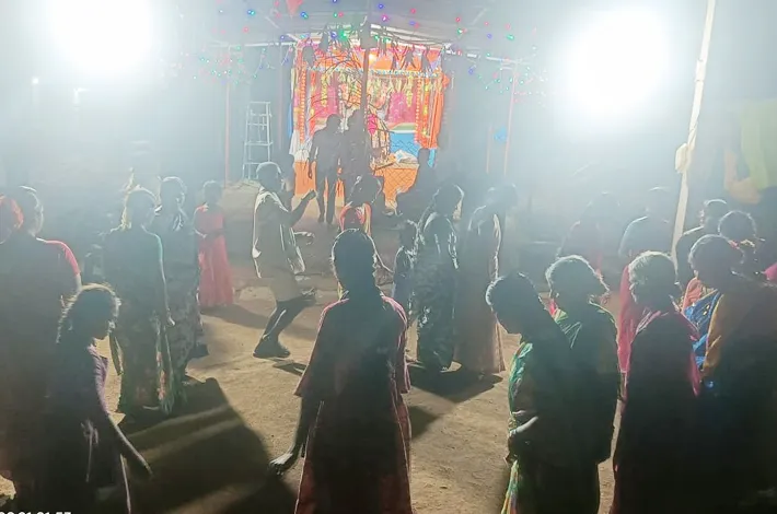 భక్తి గీతాలకు మహిళల సందడి