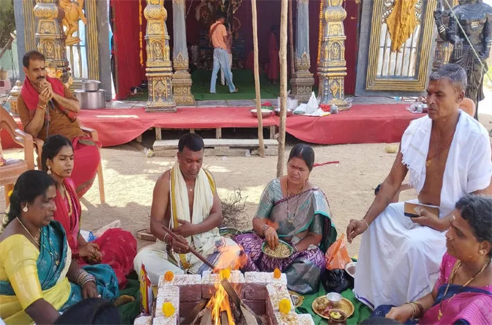కుంకుమార్చన పూజలు హోమం కార్యక్రమం