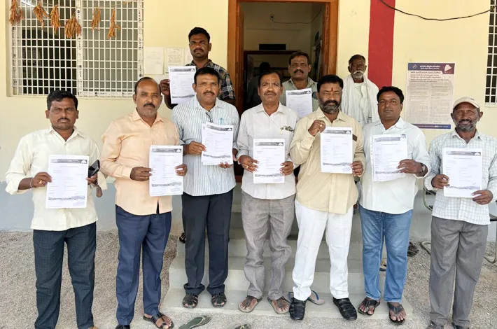 ఓటరు నమోదు ఫారాలు సమర్పించిన బీఆర్ఎస్