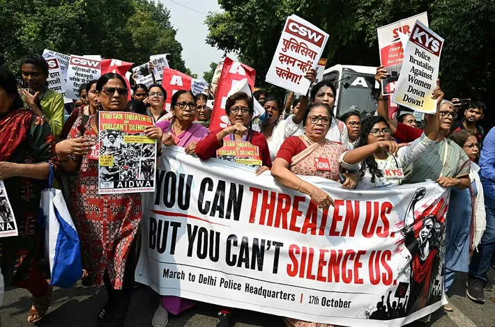 ఢిల్లీ పోలీస్.. షేమ్ షేమ్!