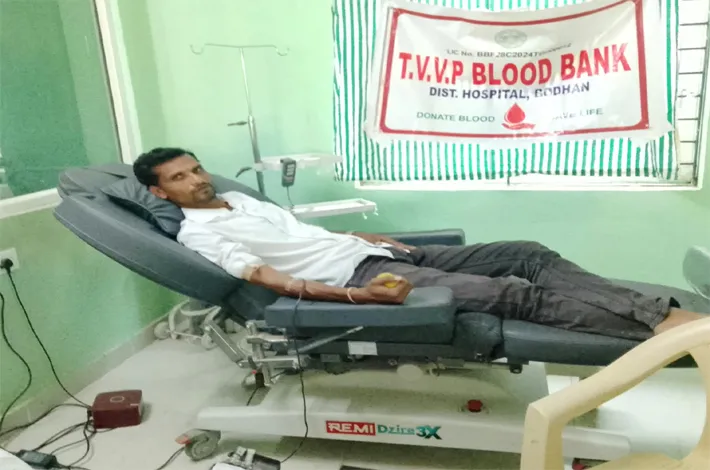 అత్యవసర సమయంలో రక్తదానం చేసిన