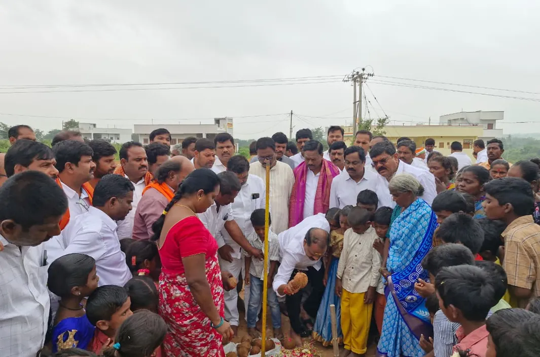 “పేద పిల్లలను చూసి చలించిపోయా”
