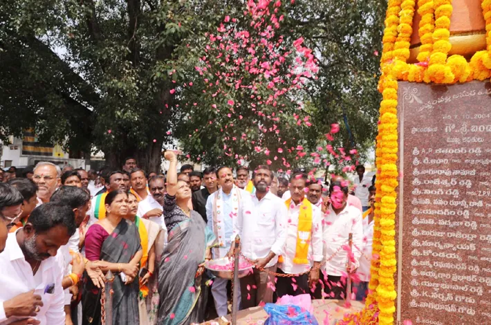 అమరుల త్యాగాలను స్మరించుకోవాలి
