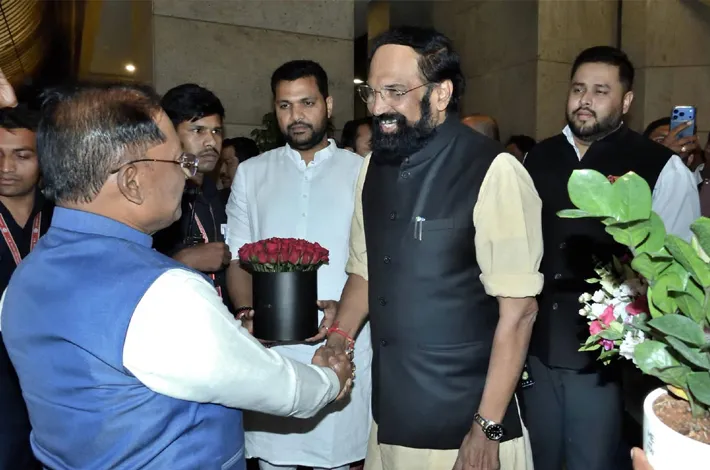 హైదరాబాద్‌కు ఛత్తీస్‌గఢ్ సీఎం.. స్వాగతం పలికిన మంత్రి ఉత్తమ్