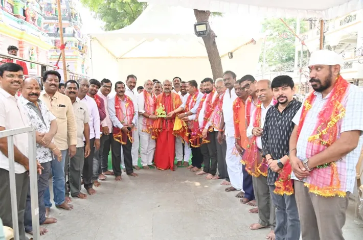 రెడ్ క్రాస్ సొసైటీ నూతన కార్యవర్గాన్ని అభినందించిన బండి