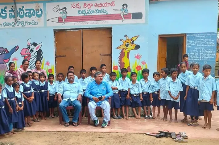 ఉచిత యూనిఫామ్‌తో విద్యార్థుల్లో సమానత్వం