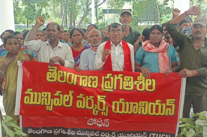 పీ ఆర్ సీ వేతన బకాయిలను వెంటనే ఇవ్వాలని