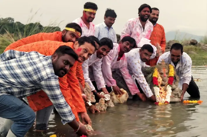 గణప సముద్రంలో 75 గణపతి విగ్రహాల నిమజ్జనం