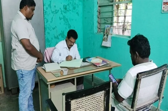 చిన్నకొరుకొండి బీసీ హాస్టల్‌లో ఎంపీడీవో తనిఖీ