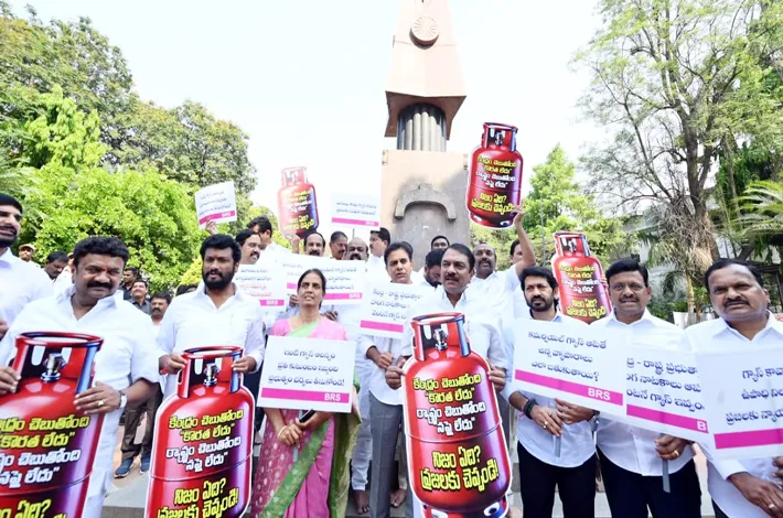 ఎల్పీజీ కొరతతో ఇబ్బందులు