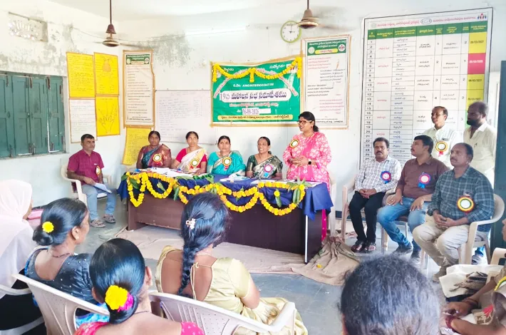 ప్రభుత్వ కార్యక్రమాలపై మండల సమైక్య సభ్యులకు వివరణ