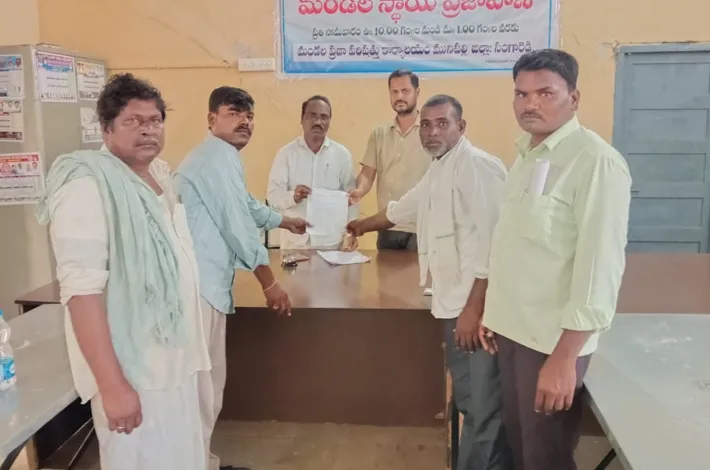 గ్రామ పంచాయతీ వర్కర్ల పెండింగ్ వేతనాలు ఇవ్వాలి