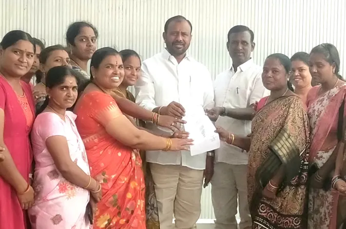రైల్వే వంతెన, విద్యుత్‌, తాగునీటి సమస్యలను పరిష్కరించాలి 