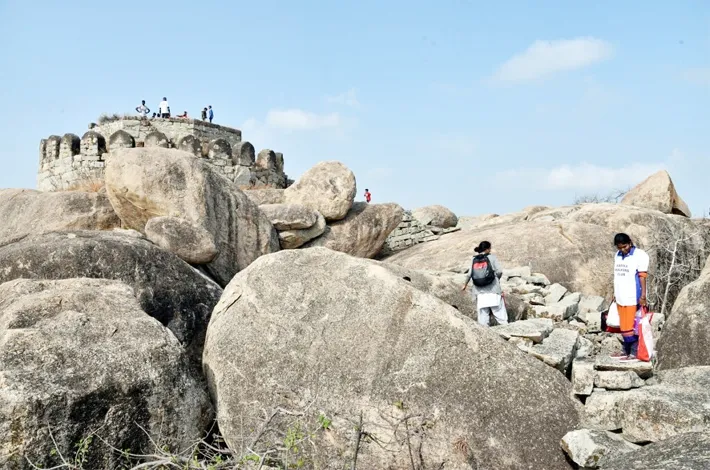 కొండపై వ్యూహాత్మక కోట