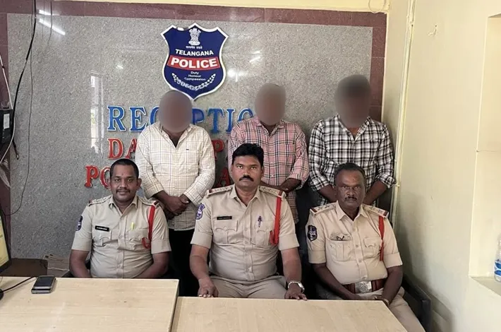 రాత్రి వేళల్లో పామాయిల్ గెలల దొంగతనం.. ముగ్గురు అరెస్ట్