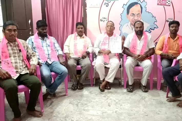 అమాయక రైతులపై, పోలీసులు లాఠిచార్జీ.చేయడాన్ని  ఖండిస్తున్నాం.