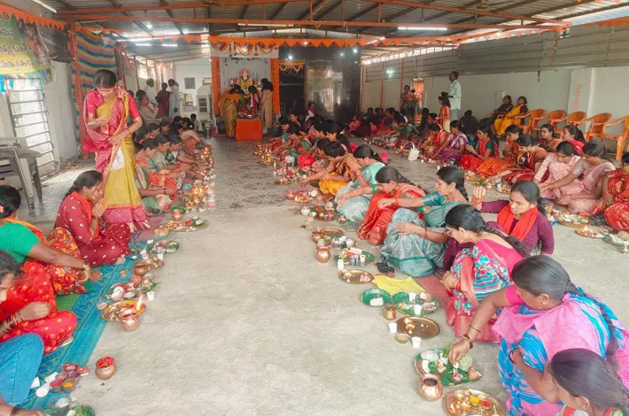 దుర్గ దేవి వద్ద కుంకుమ పూజ
