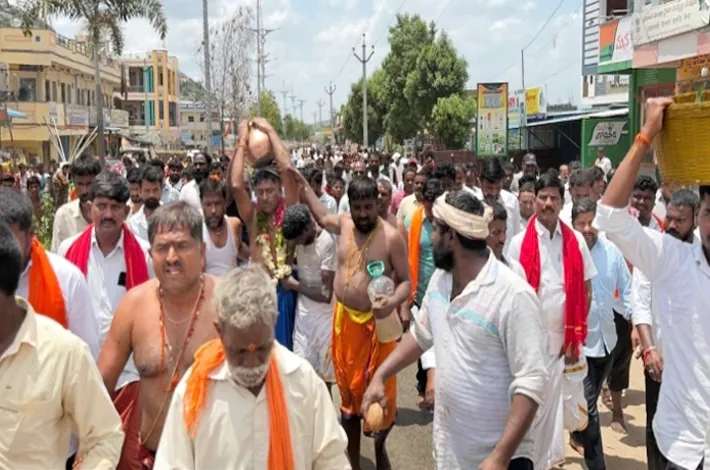 భక్తిశ్రద్ధలతో జల్ది బింద కార్యక్రమం