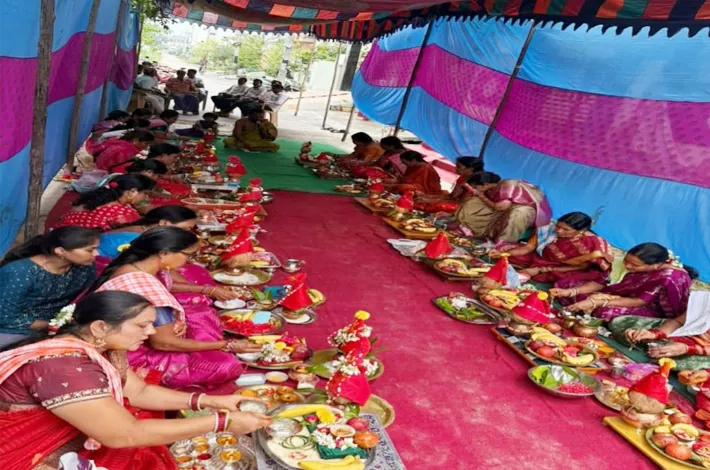 కుంకుమ పూజతో ఆధ్యాత్మిక సందడి