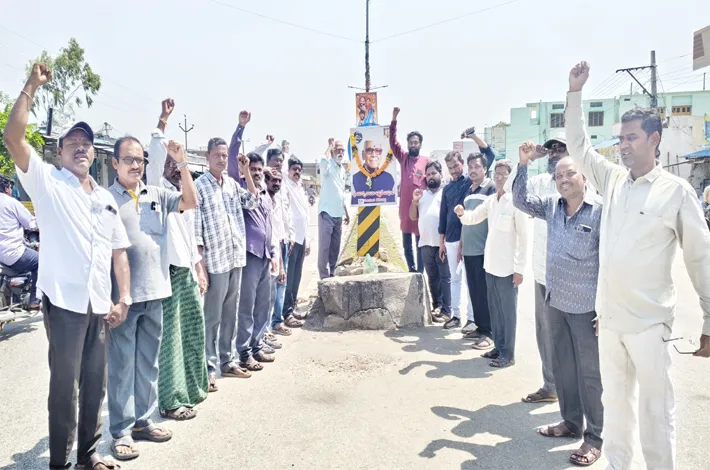 అసమాన త్యాగాలకు ప్రతిరూపం కొండా లక్ష్మణ్ బాపూజీ 
