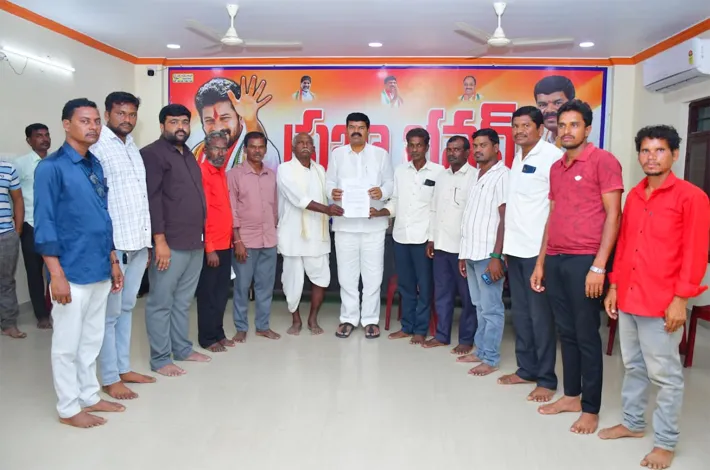 కాంగ్రెస్, సిపిఐ పార్టీల ఆధ్వర్యంలో ఎమ్మెల్యేకు వినతి